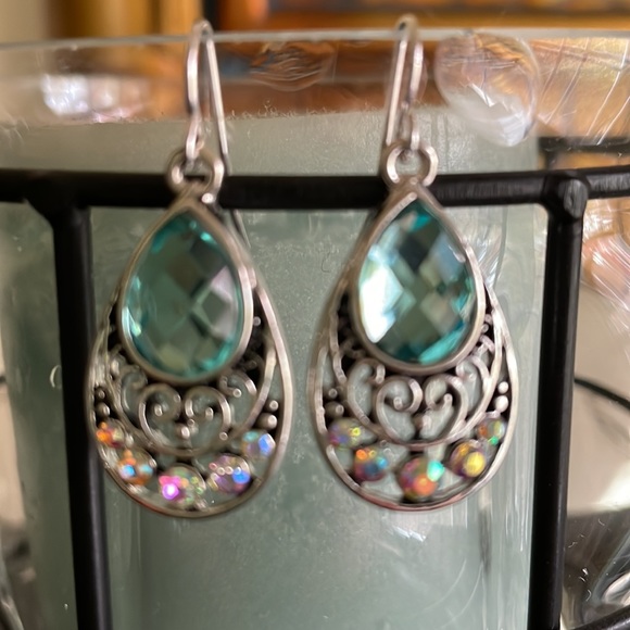 Periwinkle by Barlow Gorgeous Turquoise Aqua Drop Earrings - Picture 2 of 3
